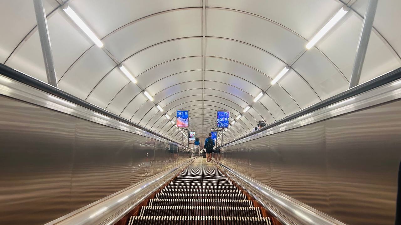 На станции метро «Звездная» ограничат вход из-за ремонта эскалатора