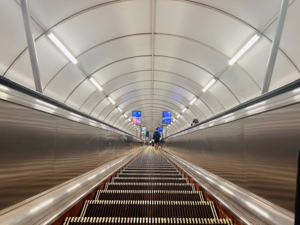 На станции метро «Звездная» ограничат вход из-за ремонта эскалатора