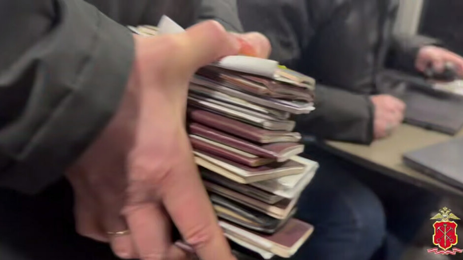 Ночной рейд полиции поднял на проверку 430 жильцов хостела в Петербурге