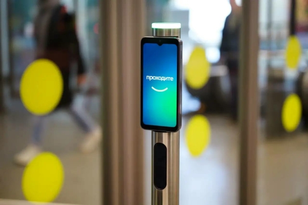 Метро Петербурга запустило оплату по биометрии на всех станциях