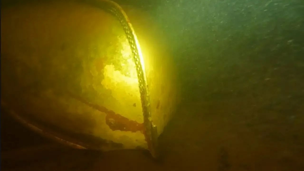 На дне Ладожского озера нашли 10 предметов времен ВОВ