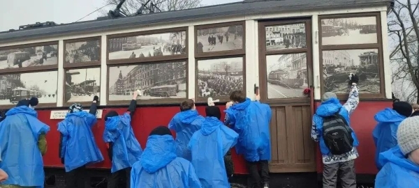 Школа в Петербурге взяла шефство над памятником Блокадному трамваю