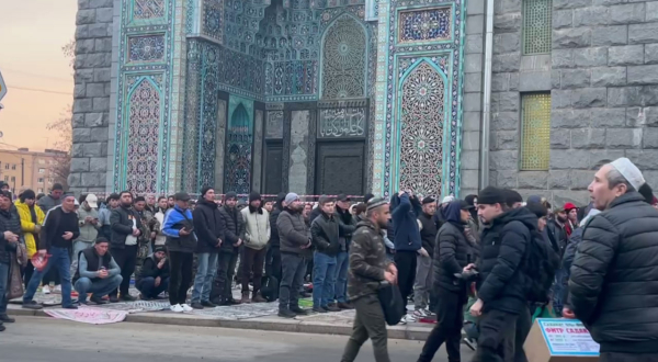 Мусульмане Петербурга отметили Ураза байрам молитвой