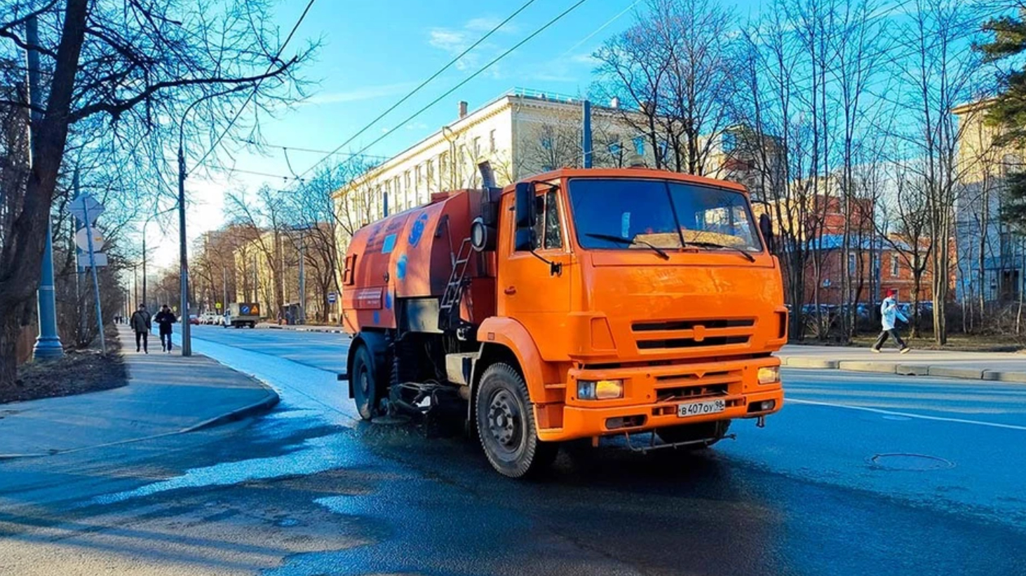 На уборку петербургских улиц ушло больше 40 тысяч кубометров воды