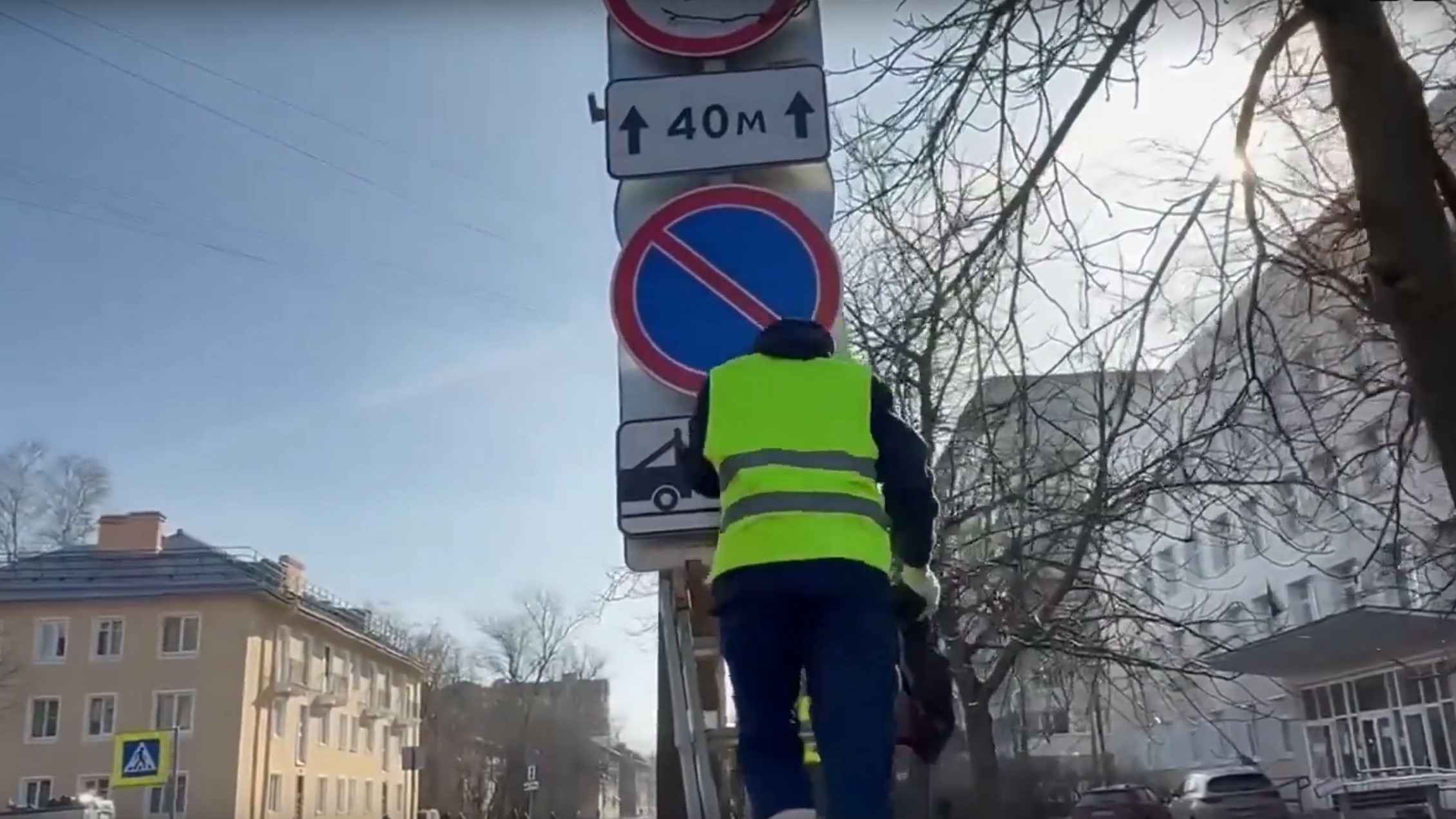 У поликлиники на улице Танкиста Хрустицкого изменили правила парковки
