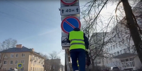У поликлиники на улице Танкиста Хрустицкого изменили правила парковки
