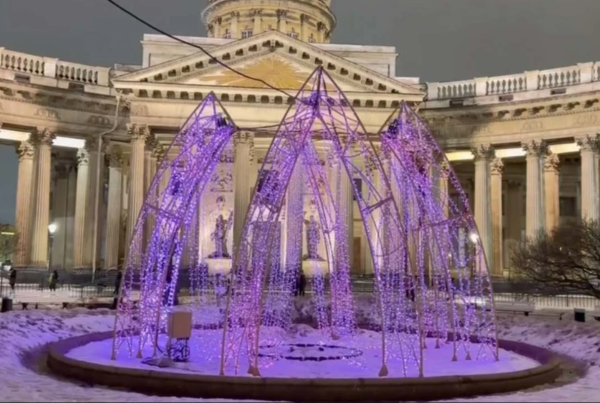 Петербургские зимние фонтаны 8 марта будут гореть цикламеновым светом