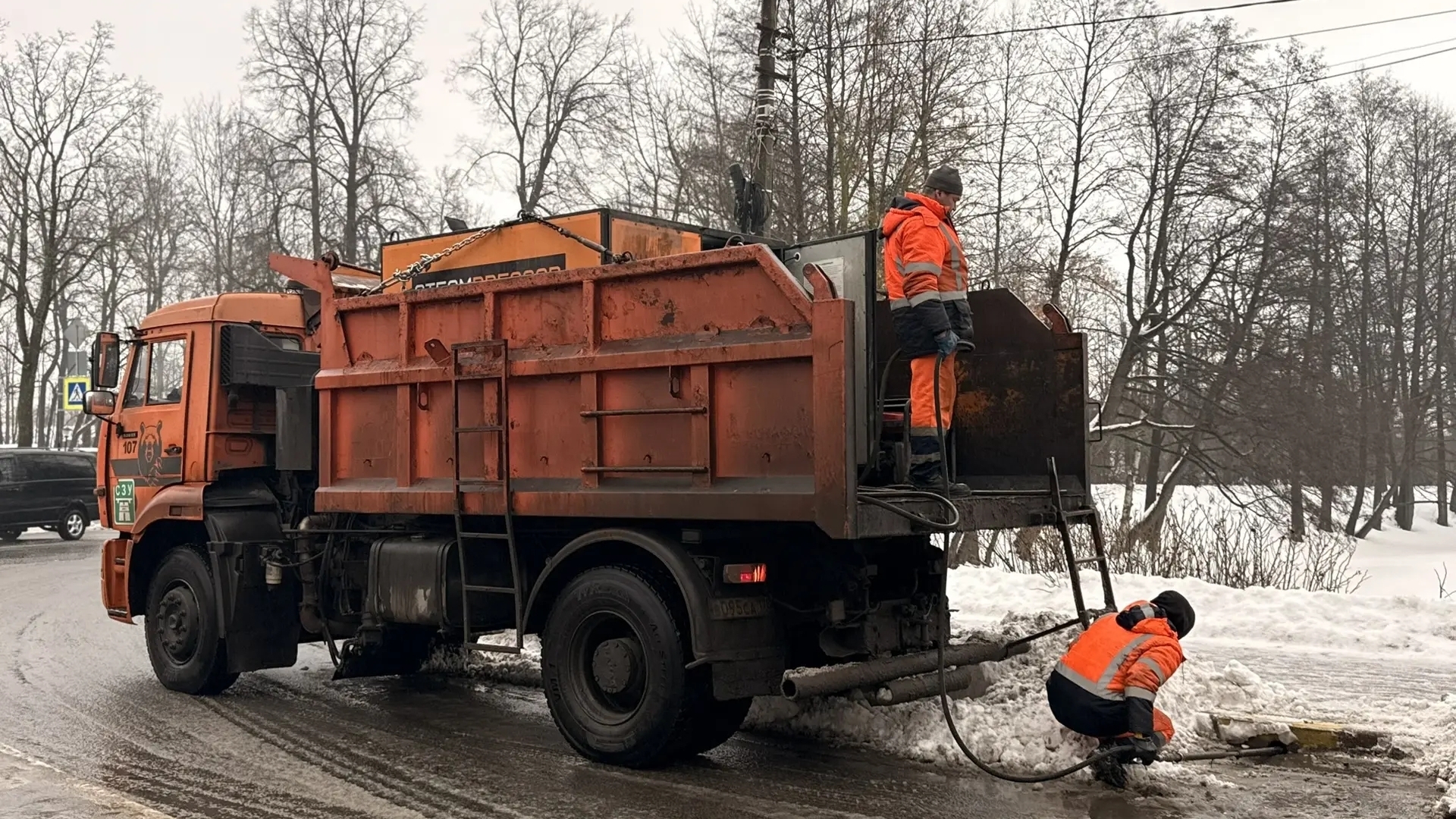 Уборка улиц в Петербурге перешла на круглосуточный режим