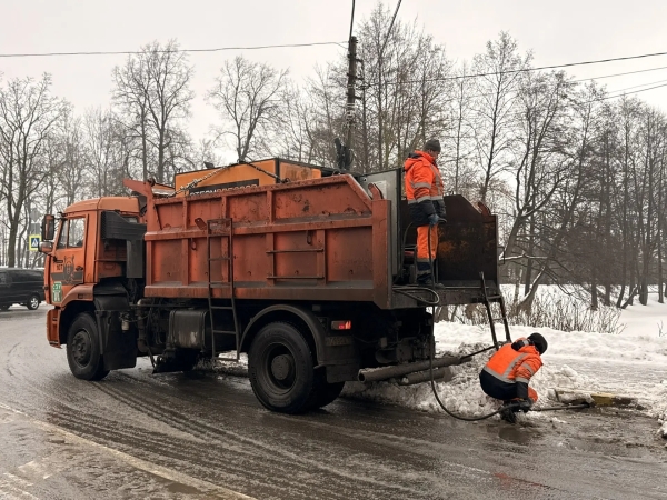 Уборка улиц в Петербурге перешла на круглосуточный режим