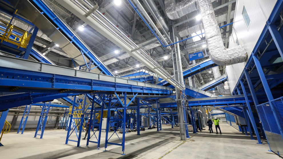 Путину рассказали о строительстве заводов по переработке отходов в Петербурге