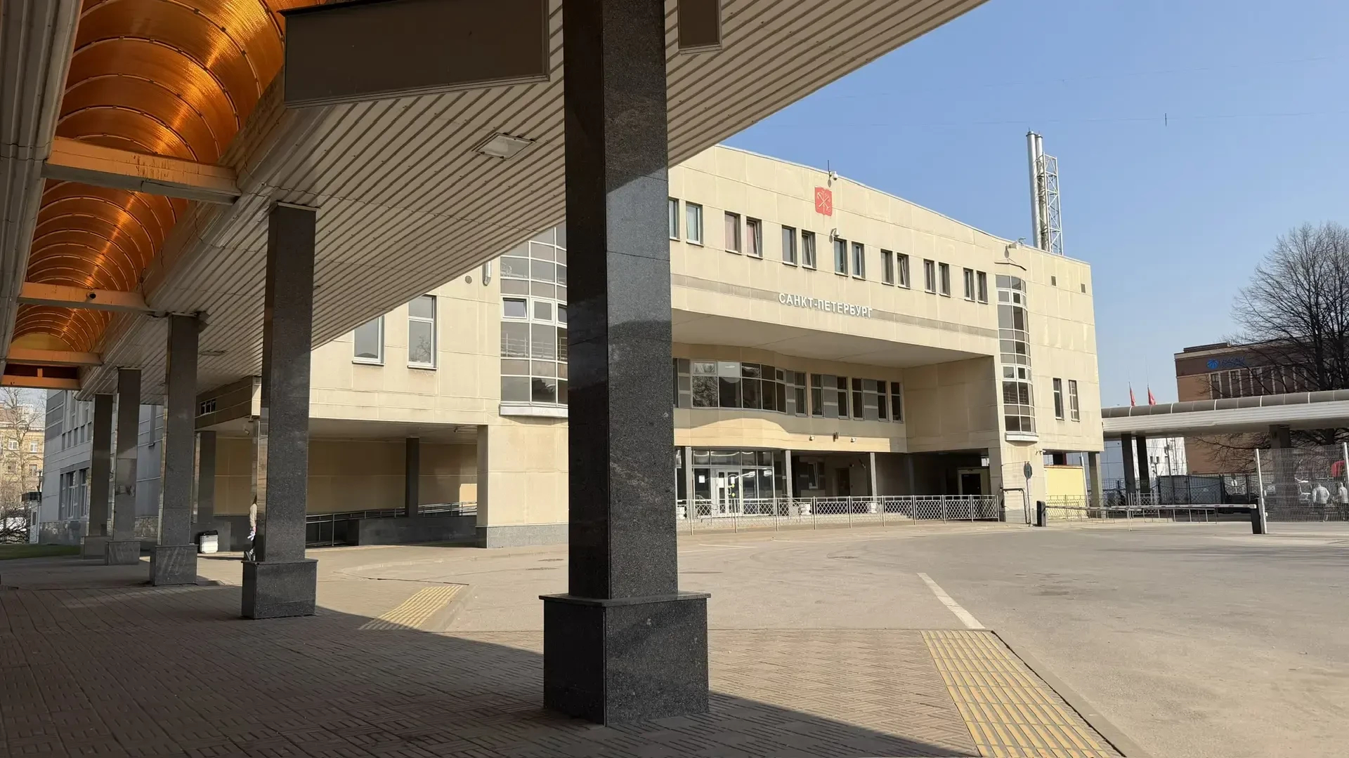 Гончаров выявил нарушения на автобусном вокзале Петербурга и потребовал устранить их за неделю