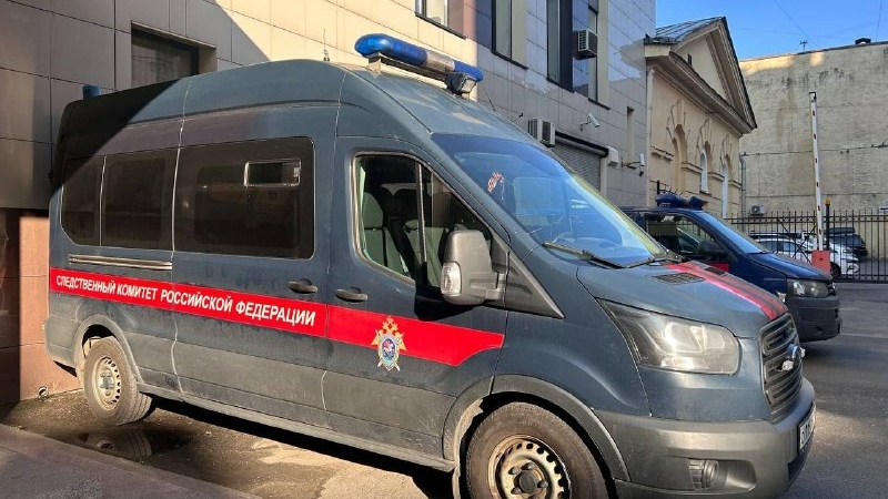 СК начал проверку после падения стены исторического здания на Лесном