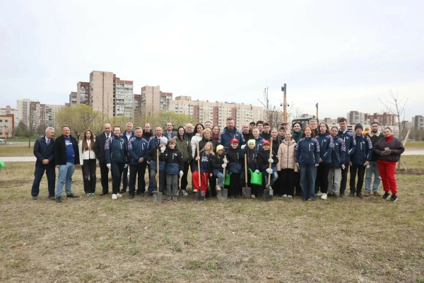 В Фрунзенском районе заложили каштановую аллею к 90-летию троллейбуса