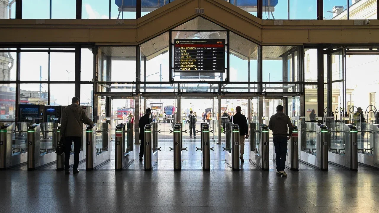 В Петербурге ввели тактовое движение электричек до Гатчины