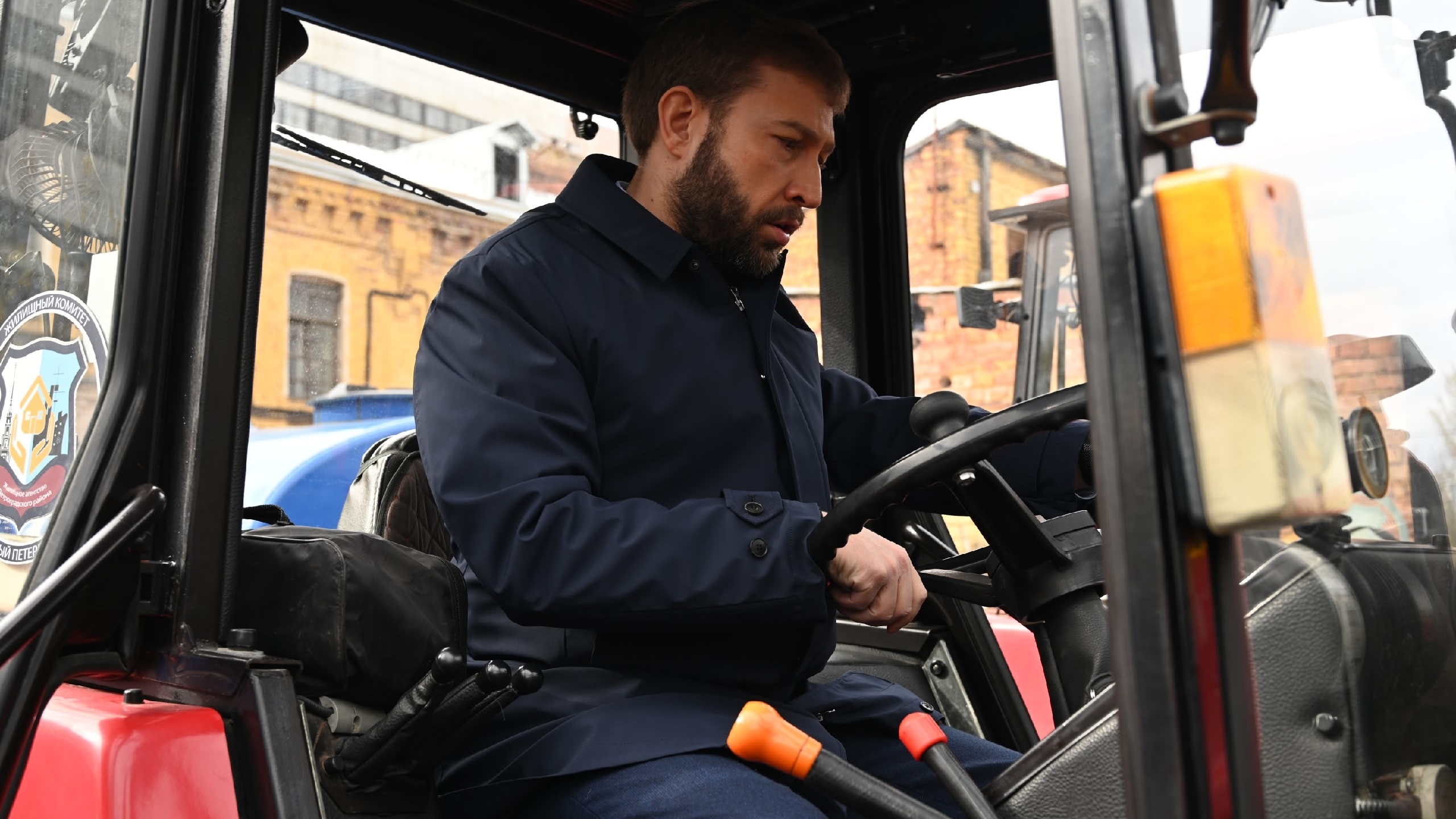 Ваньчков проверил готовность уборочной техники к лету