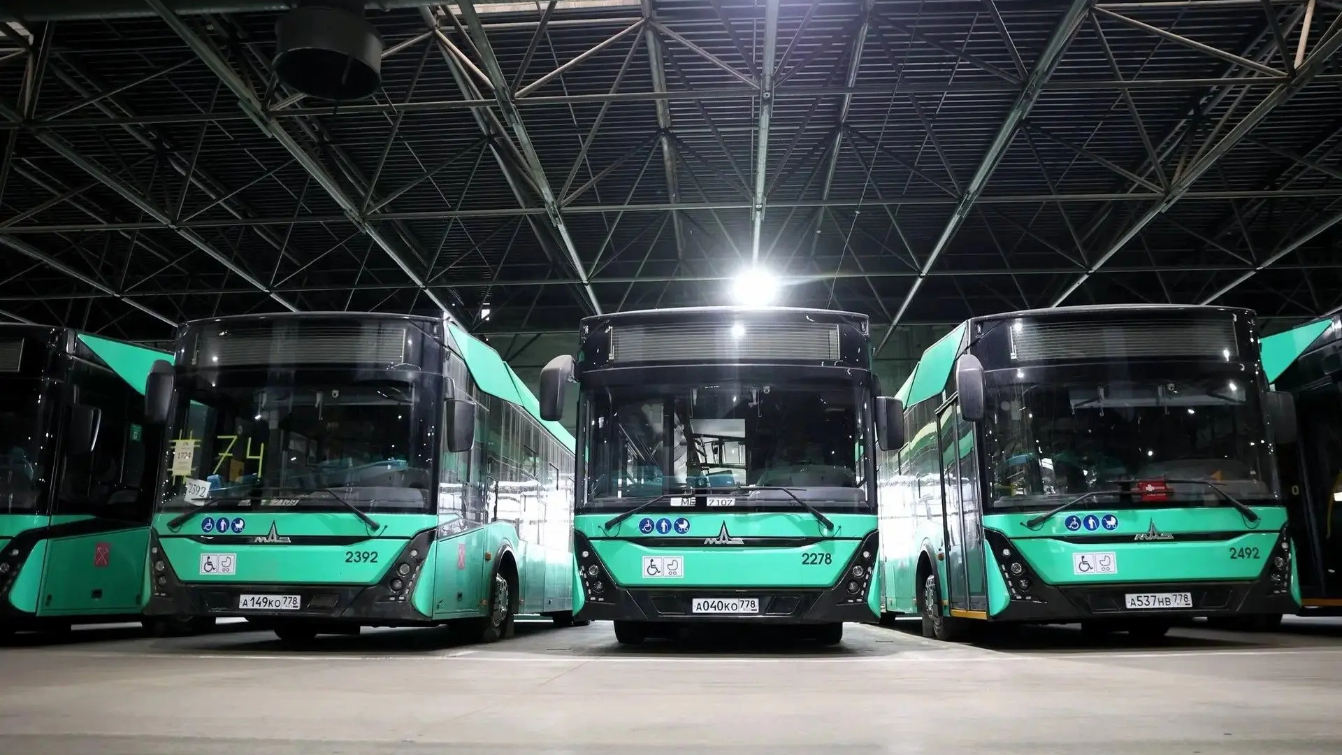 В Петербурге на маршруты вышли электробусы с ночной зарядкой