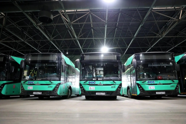 В Петербурге на маршруты вышли электробусы с ночной зарядкой