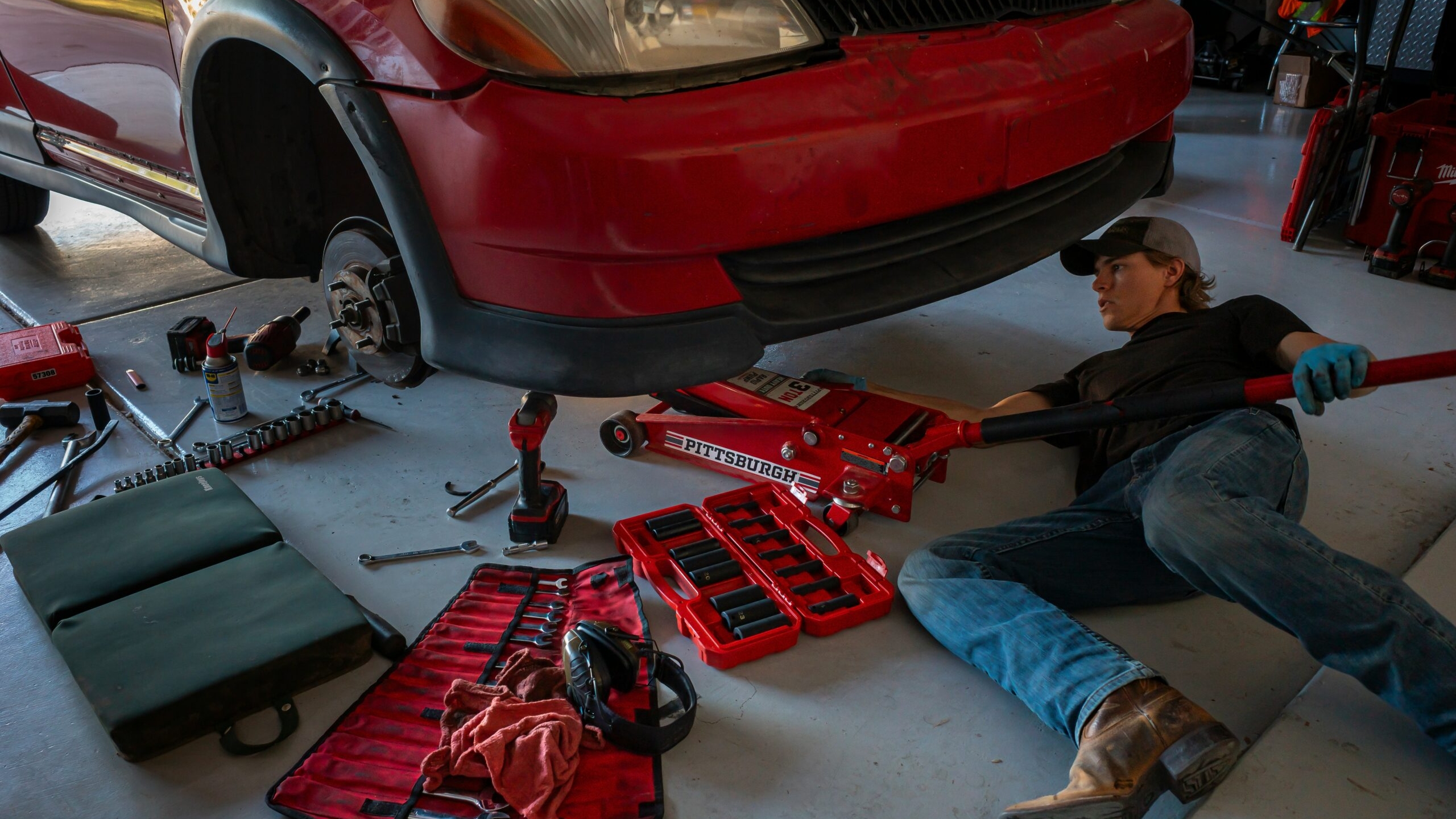 Шиномонтаж в Петербурге подорожал на треть