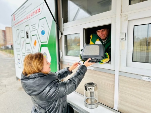 Экослужбы Петербурга вывезли десятки тонн токсичного мусора