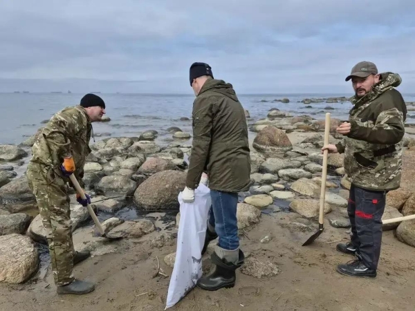 В Финском заливе начали ликвидировать разлив нефтепродуктов у Усть-Луги