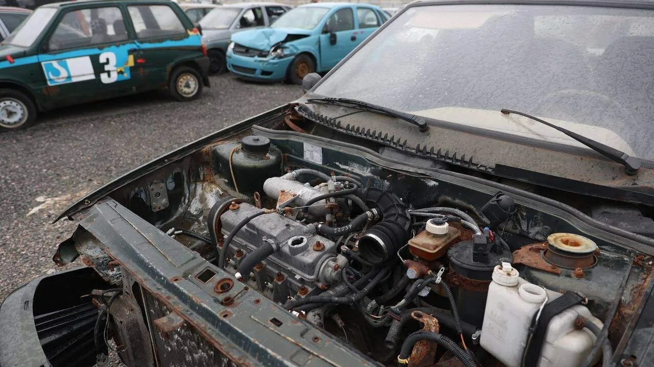 В Петербурге с начала года эвакуировали более 300 брошенных автомобилей