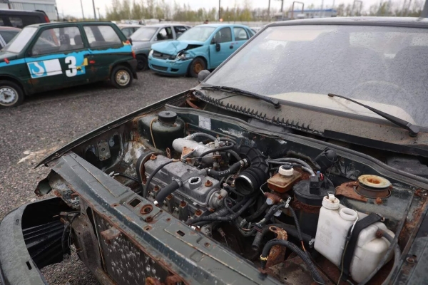 В Петербурге с начала года эвакуировали более 300 брошенных автомобилей