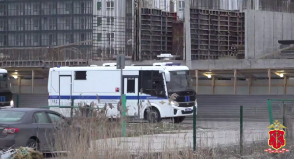 В Шушарах прошел рейд на стройках с проверкой более 200 мигрантов