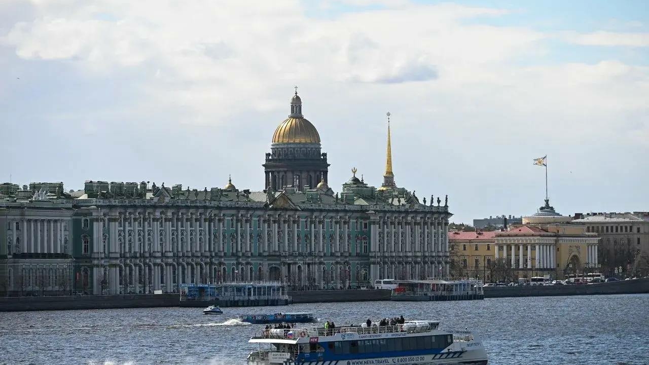 Сезон навигации в Петербурге начался с полуденного выстрела в Петропавловке