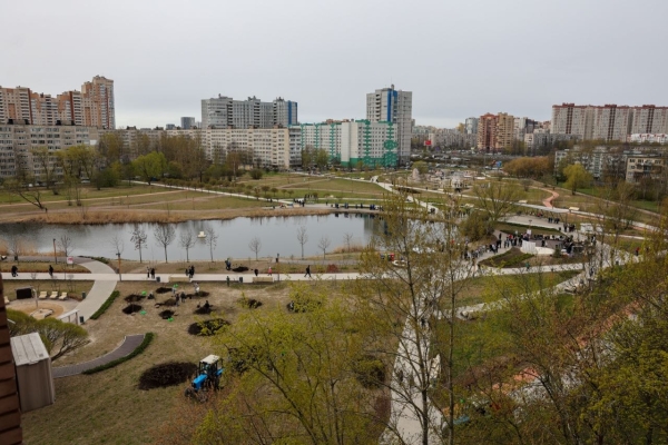 На масштабную уборку Петербурга вышли 200 тысяч горожан