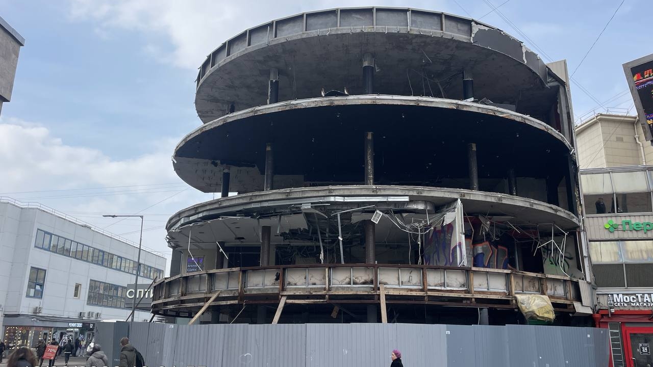 «Макси Сопот» у «Приморской» начали принудительно сносить