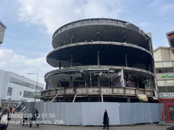 «Макси Спот» у «Приморской» начали принудительно сносить