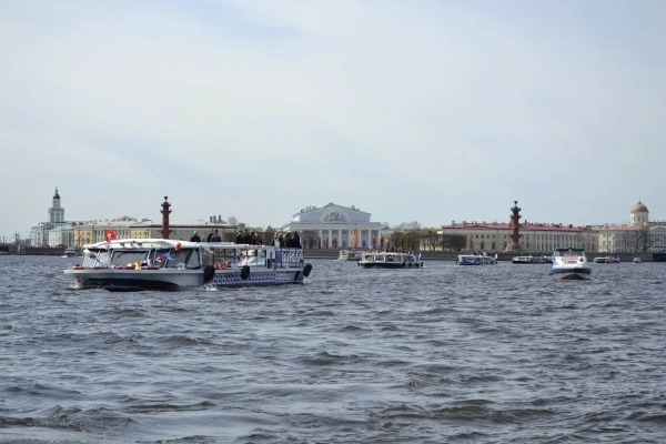 В Петербурге мероприятия на воде в День Победы прошли без происшествий