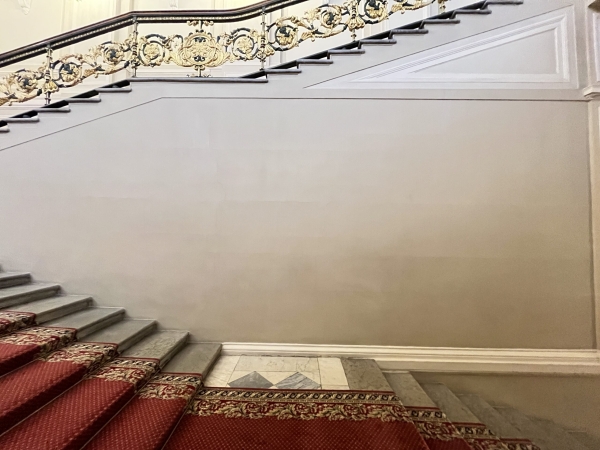 В Мариинском дворце открыли отреставрированную Парадную лестницу