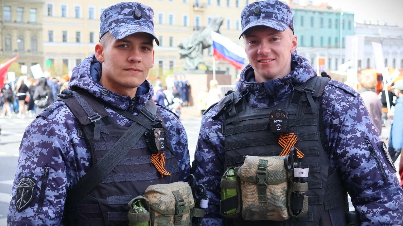 ОМОН и СОБР обеспечили порядок на шествии в Петербурге