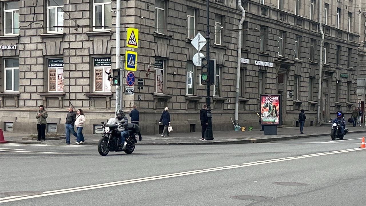 Выезд байкеров в центре Петербурга официально открыл мотосезон