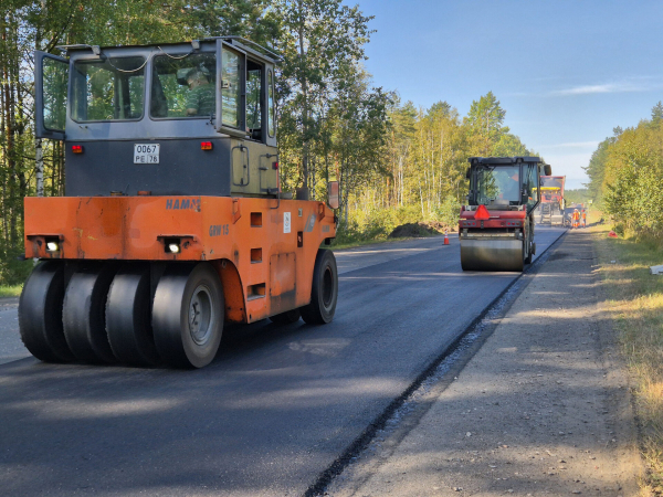 В Петербурге открыли сезон по ремонту дорог