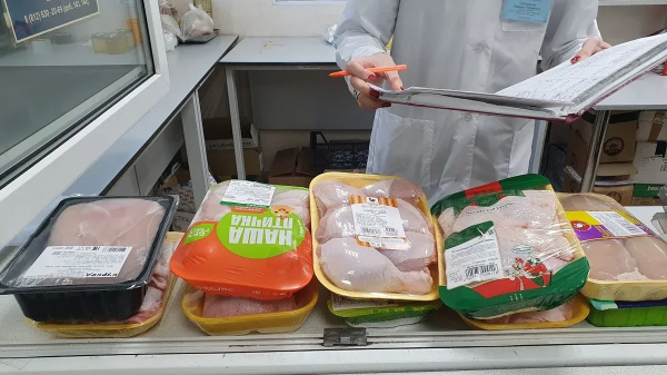 Опасную куриную продукцию обнаружили в магазинах Петербурга