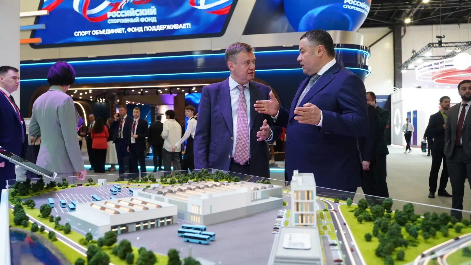 ШМСД и новый мост через Неву представили полпреду президента