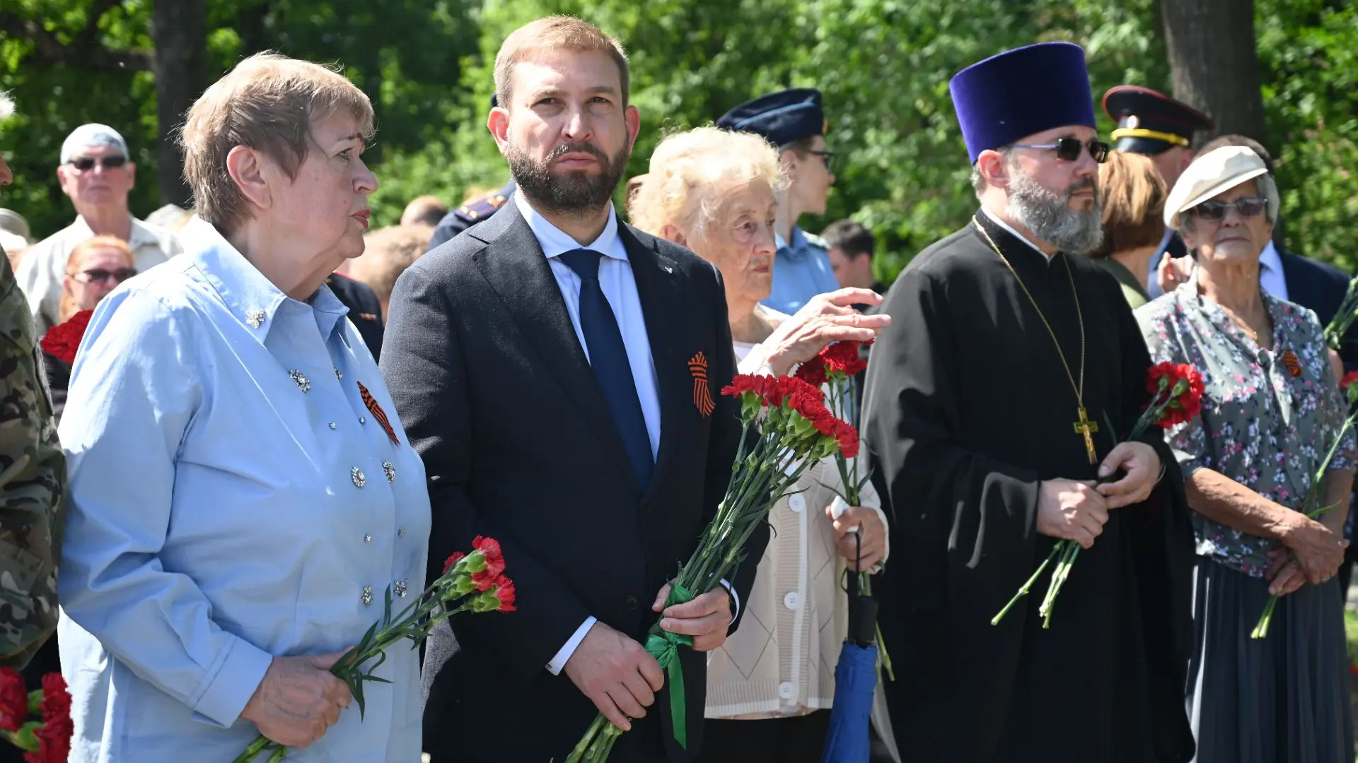 Дмитрий Ваньчков принял участие в акции памяти на Серафимовском кладбище