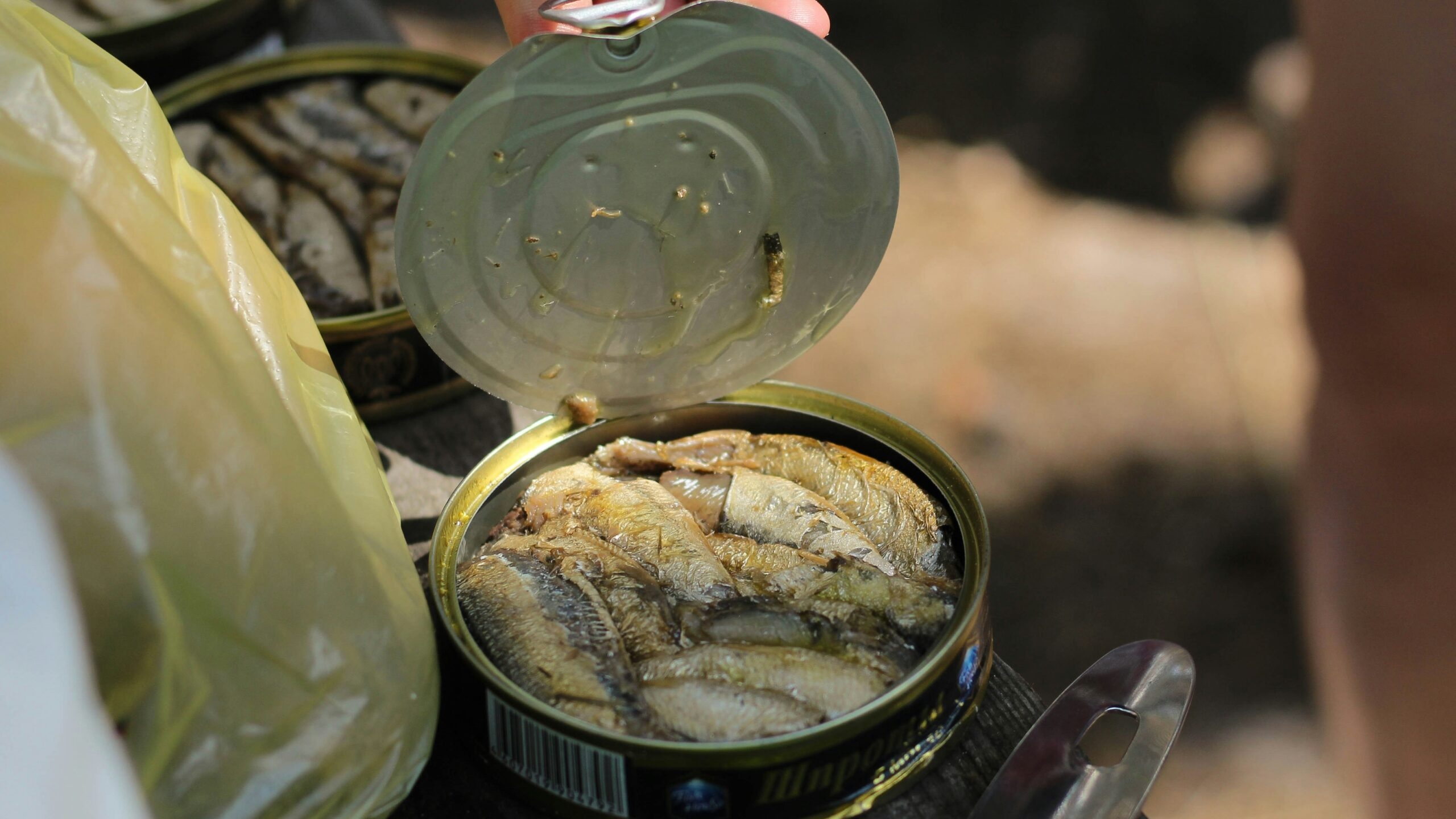 «Общественный контроль» обнаружил нарушения в молочной продукции и консервах