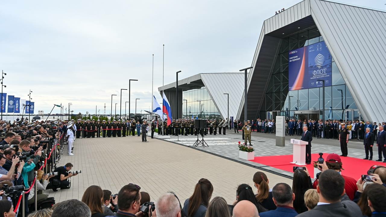 В Кронштадте открылся Международный военно-морской салон