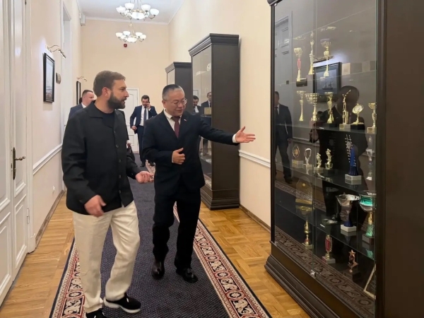 Дмитрий Ваньчков обсудил с генконсулом КНР сотрудничество Петроградского района и Пекина
