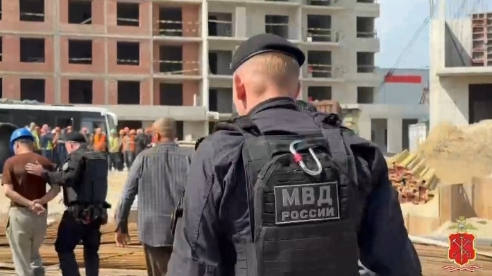 Девять нелегалов со стройплощадки на Тельмана отправятся на родину