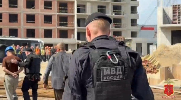 Девять нелегалов со стройплощадки на Тельмана отправятся на родину