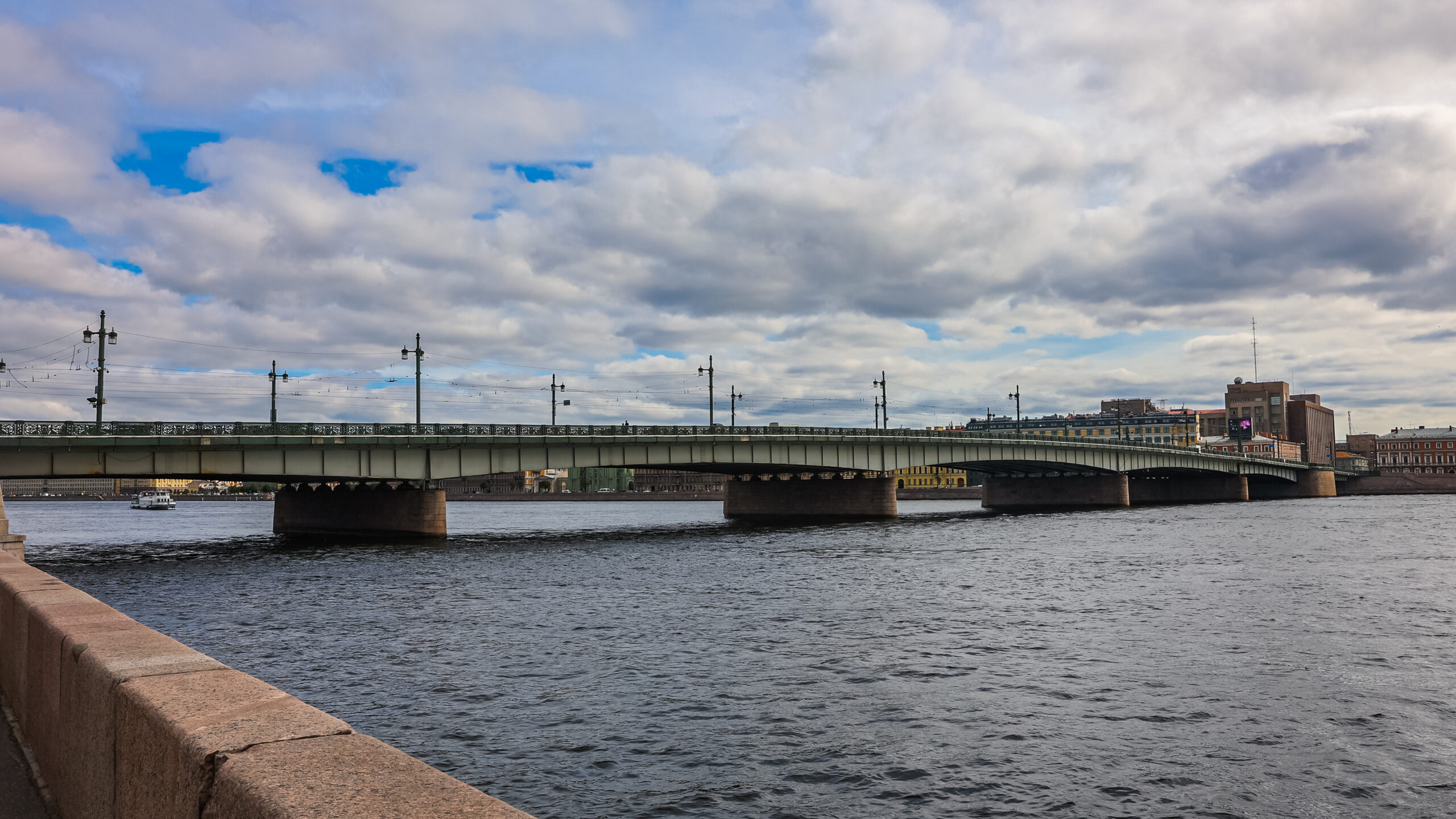 Литейный мост в Петербурге частично перекроют почти на месяц
