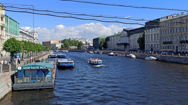 Жара в Петербурге разогрела акваторию Невы и Финского залива