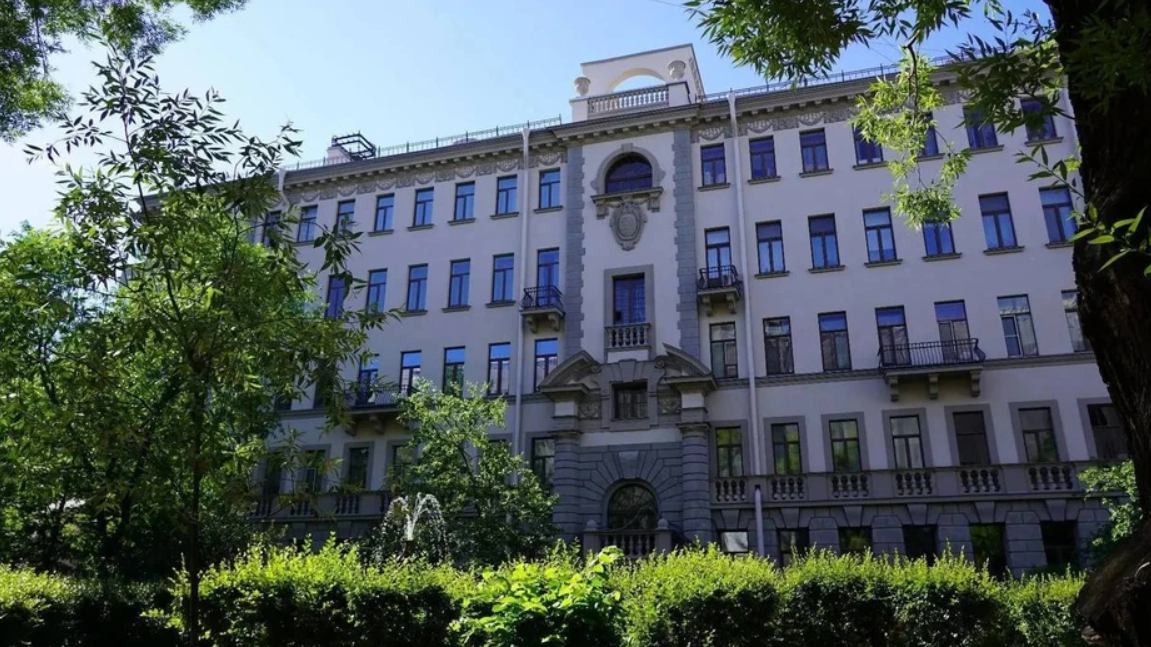 В будущем году закончат реставрировать фасады флигелей в доме Пеля на Литейном