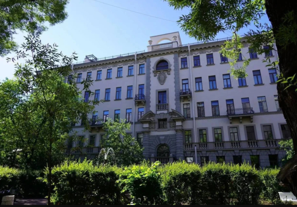 В будущем году закончат реставрировать фасады флигелей в доме Пеля на Литейном