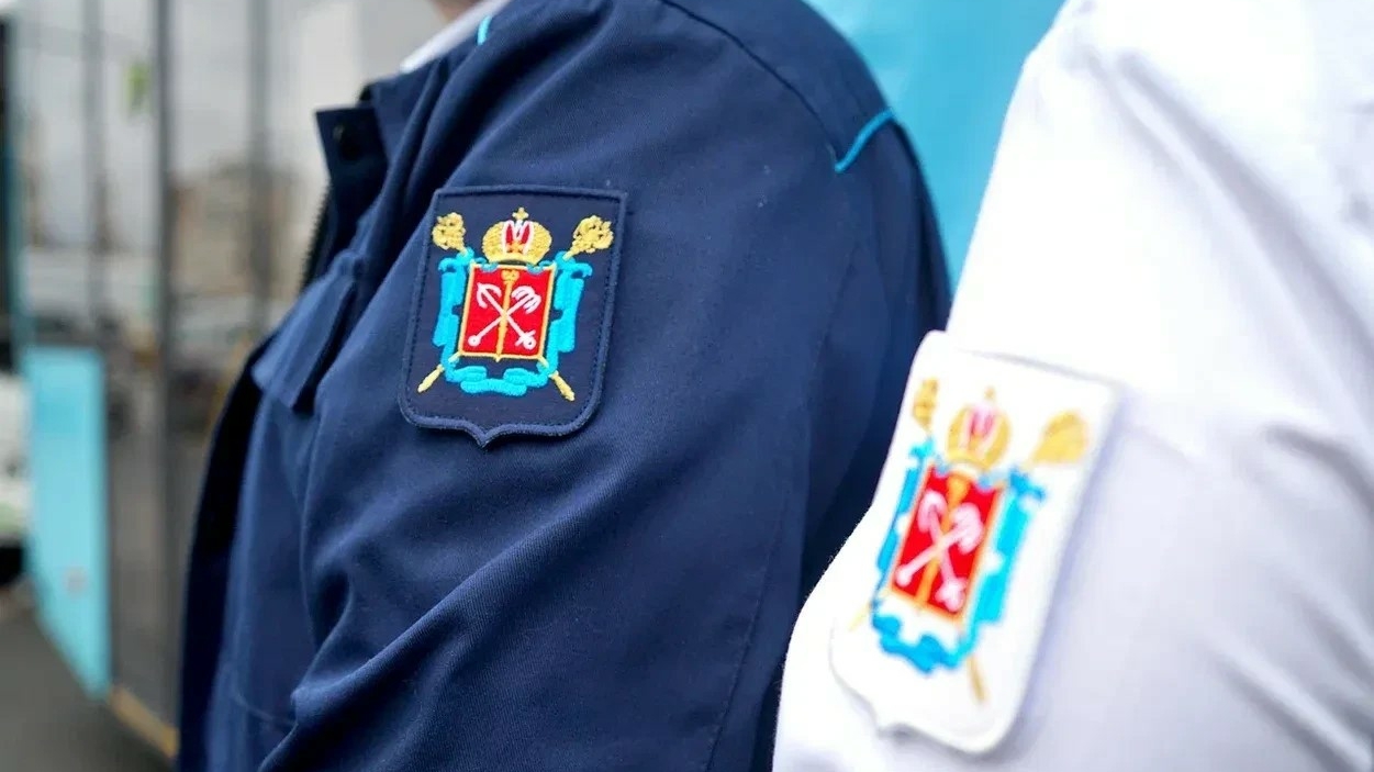 В Петербурге обновляют форму контролеров и вводят шеврон с гербом города