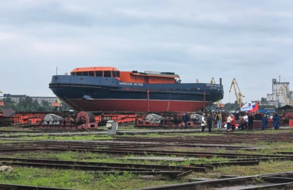 Ледокол петербургского флота «Нарвская застава» торжественно сошел на воду